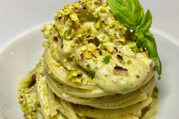 Spaghetti con pesto di pistacchio